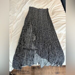 Long maxi skirt with slit on the side